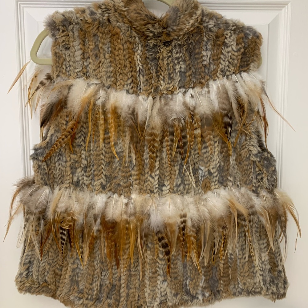 Autunno fur and feathery vest~ perfect for Fall….🍁🍂🍁 - Picture 2 of 9